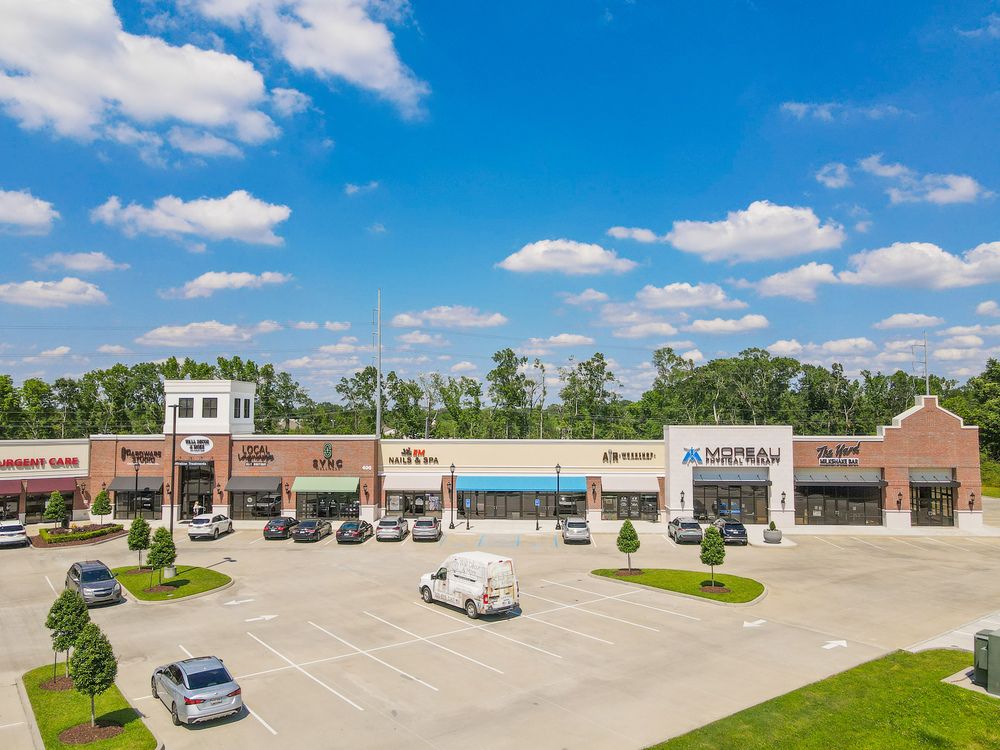 Highland Park Marketplace: 18300-18400 Old Perkins Road East, Baton Rouge, LA 70810